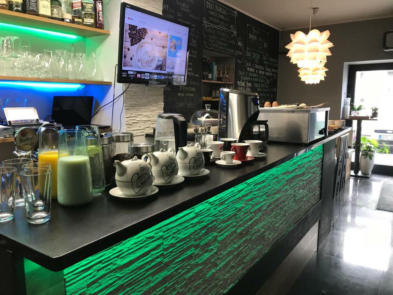 Apartmany Caffe & Grill Roudnice nad Labem Bagian luar foto