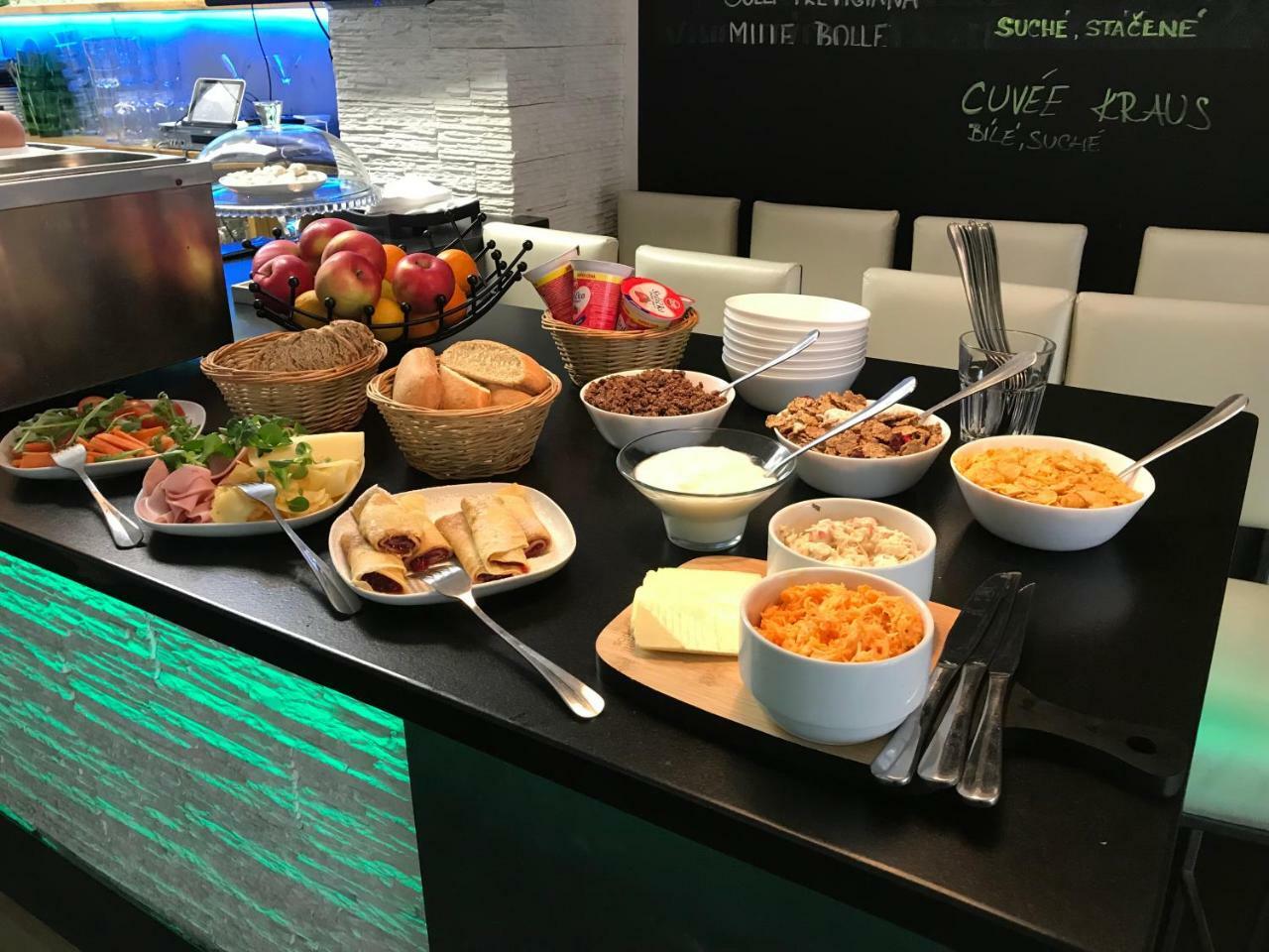 Apartmany Caffe & Grill Roudnice nad Labem Bagian luar foto