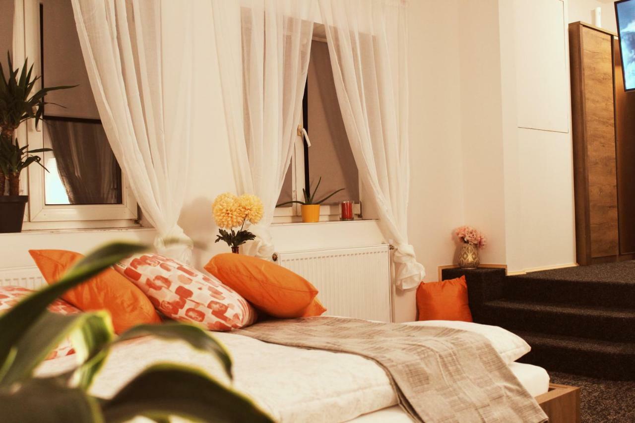 Apartmany Caffe & Grill Roudnice nad Labem Bagian luar foto