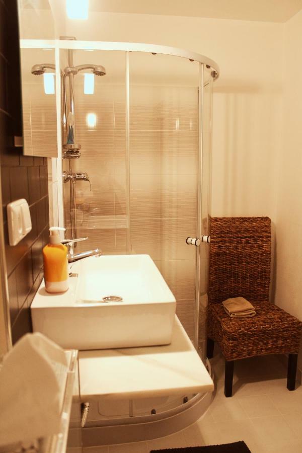Apartmany Caffe & Grill Roudnice nad Labem Bagian luar foto