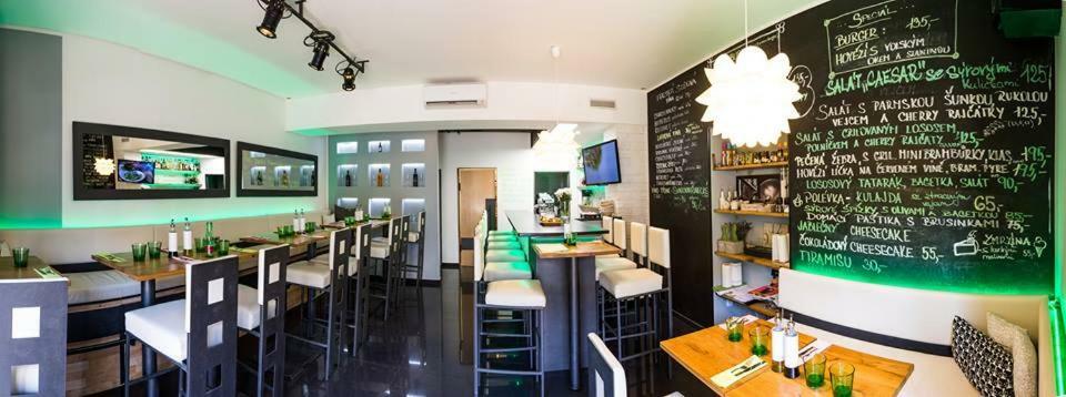 Apartmany Caffe & Grill Roudnice nad Labem Bagian luar foto