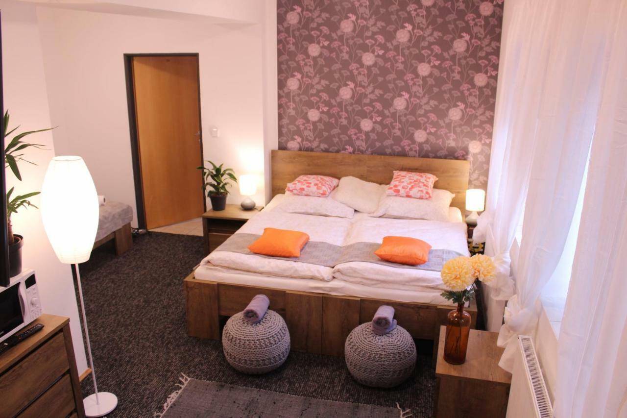 Apartmany Caffe & Grill Roudnice nad Labem Bagian luar foto
