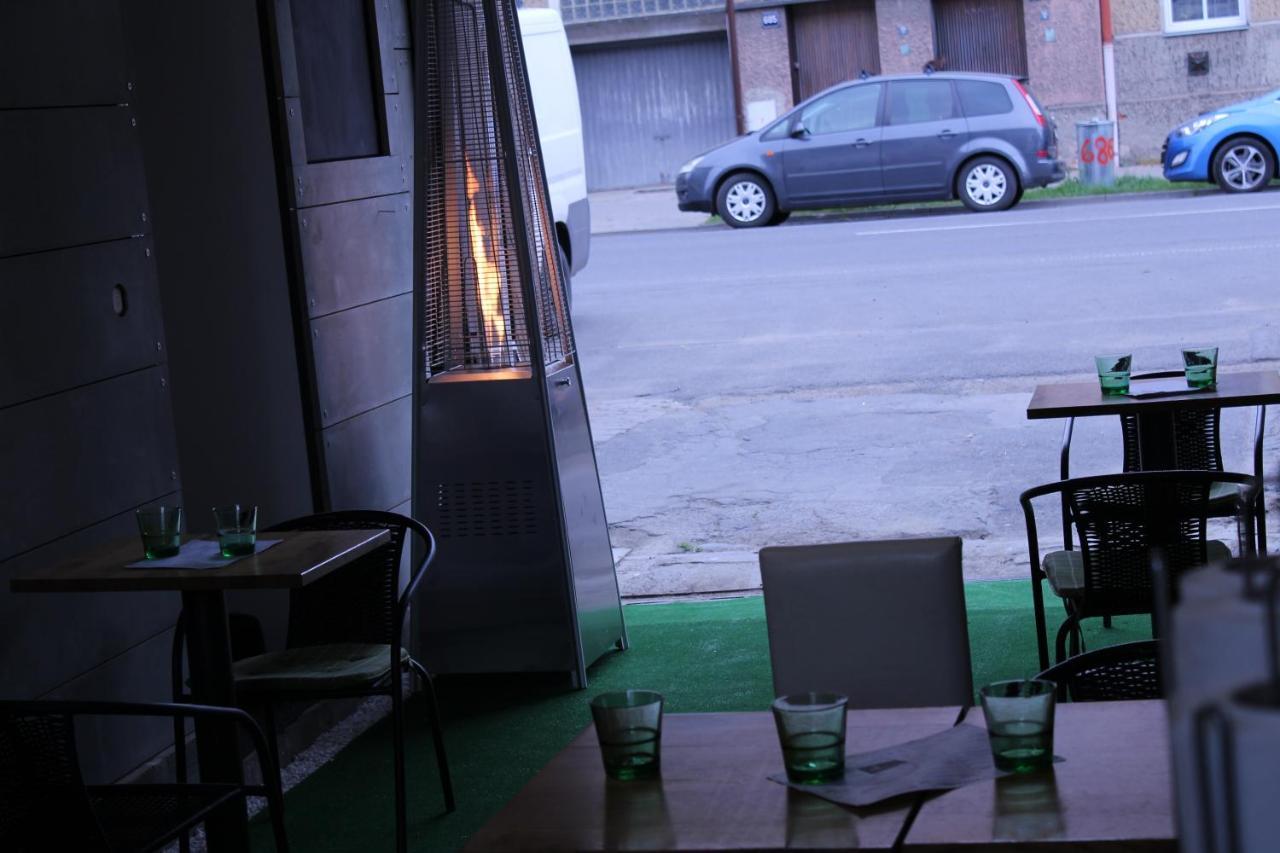 Apartmany Caffe & Grill Roudnice nad Labem Bagian luar foto
