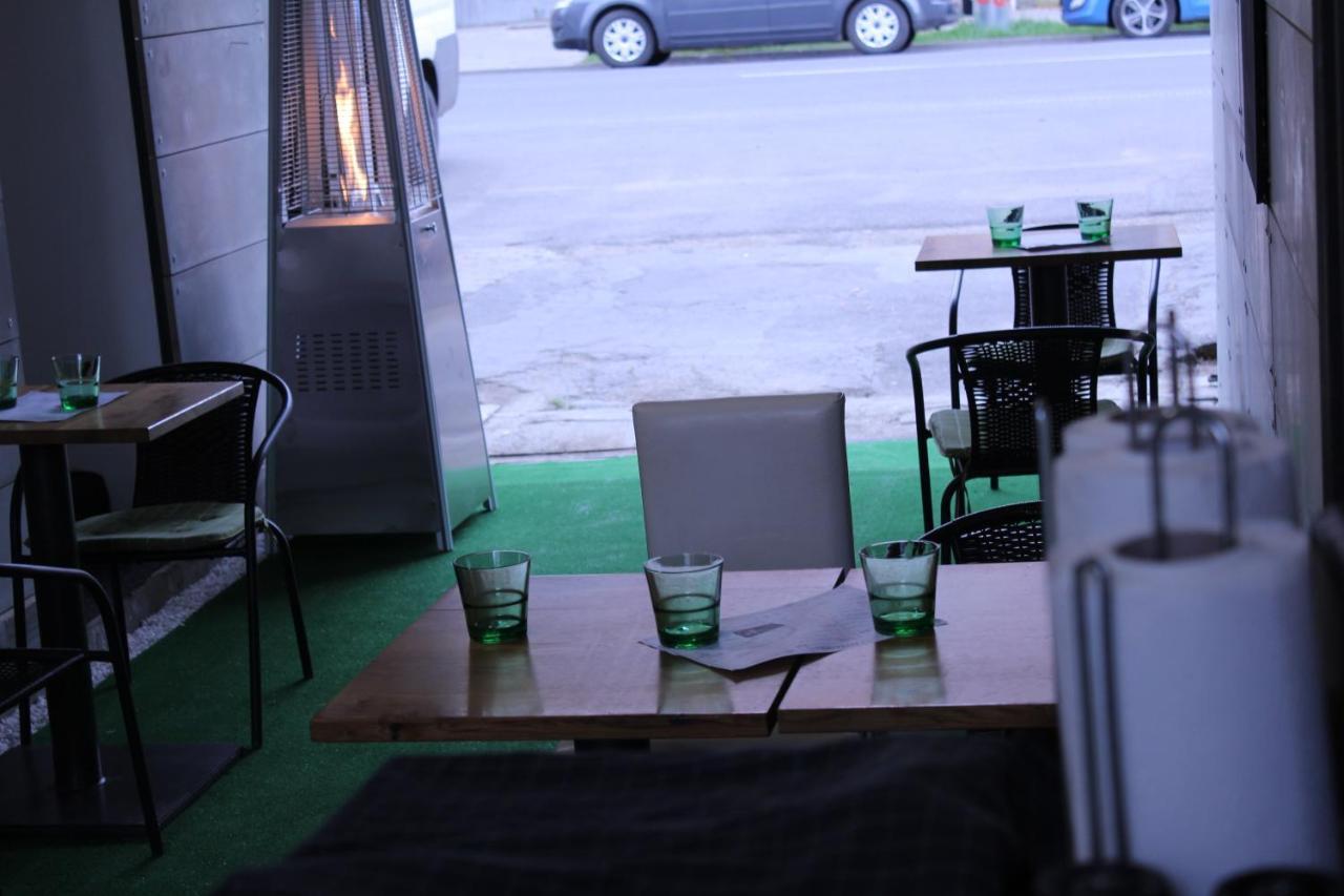Apartmany Caffe & Grill Roudnice nad Labem Bagian luar foto